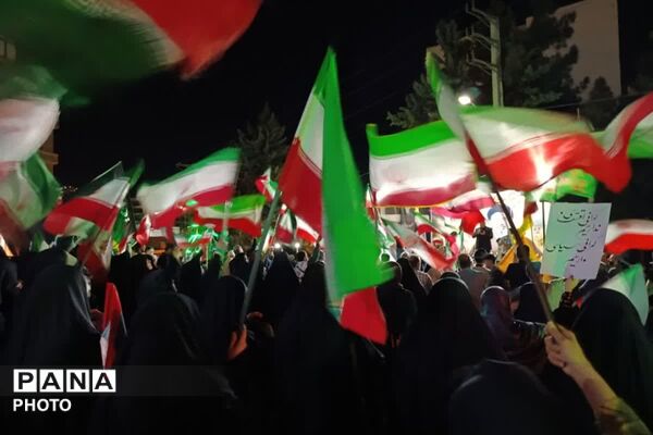 آموزش هلال‌احمر در میان شعارهای مرگ بر اسرائیل