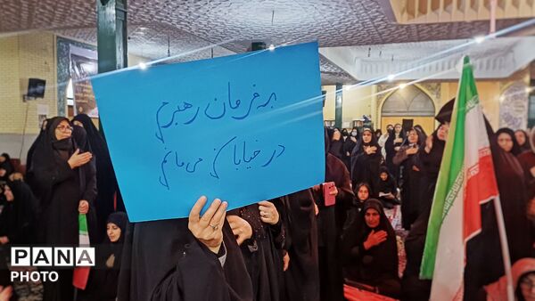 اجتماع شبانه رزن هم‌زمان با سالروز شهادت امام صادق(ع)