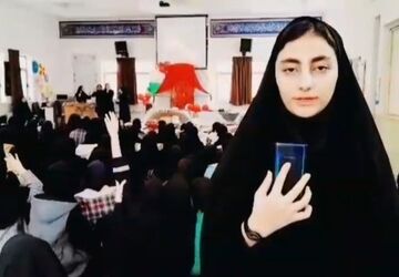 جشن یلدا در دبیرستان محمودی مهریز برگزار شد