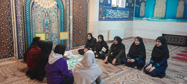 برگزاری سه‌شنبه‌های مهدوی با حضور هیئت‌های مذهبی دانش‌آموزی در دبیرستان فرزانگان استعداد درخشان ملارد
