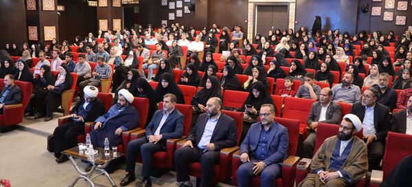 اختتامیه ششمین اجلاسیه نماز  در آستان امامزاده طاهر (ع) کرج