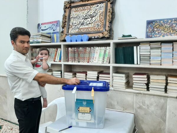 شرکت با شکوه ملت شریف ایران در چهاردهمین دوره انتخابات ریاست‌جمهوری