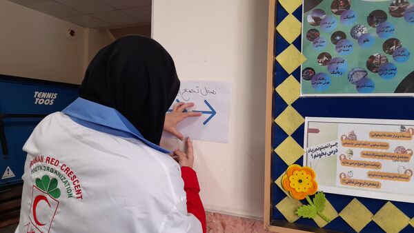 بیست و ششمین مانور سراسری زلزله و ایمنی در دبیرستان پروین اعتصامی ناحیه یک