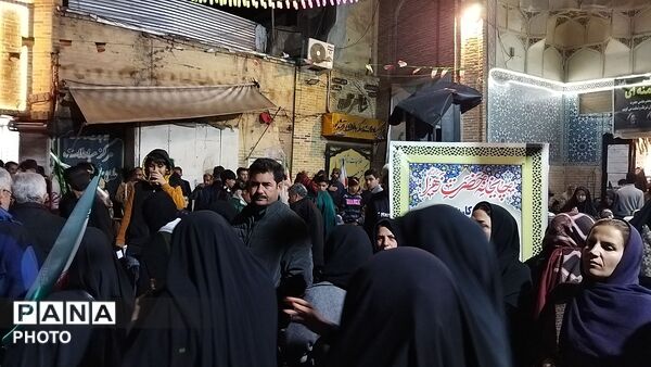 گذری بر فعالیت چایخانه فاطمه الزهرای نیشابور در مراسم چهلم رهبر شهید و شهدای میناب