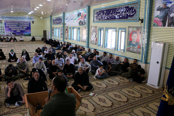 بازدید معلمان قمی از یادمان شهدای «بوالحسن» 
