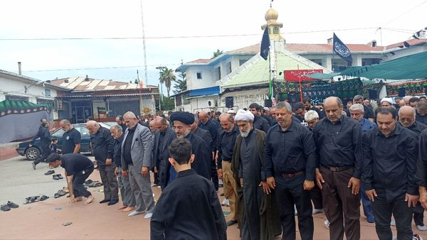 اقامه نماز ظهر عاشورا در محمودآباد 