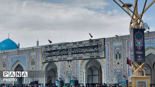 تداوم مراسم‌های عزاداری و حضور گسترده زائران در حرم مطهر رضوی 