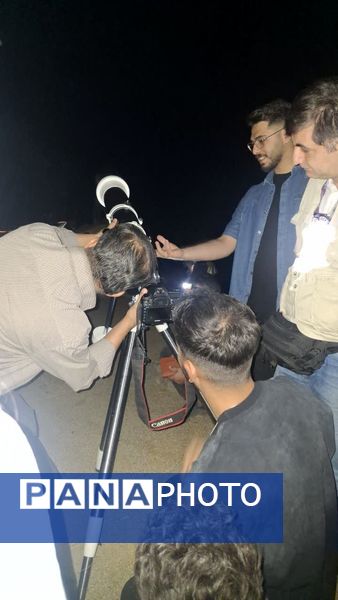 ماه در نقاب سایه زمین 