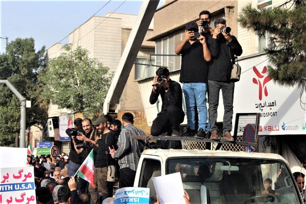 حماسه حضور نوجوانان کفن‌پوش قمی در راهپیمایی «عهد خون»