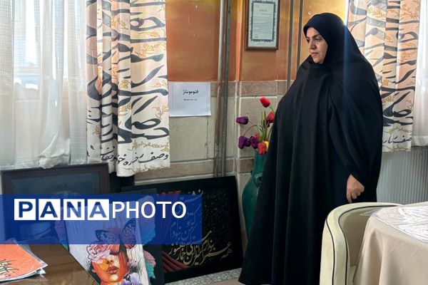 ارزیابی کیفیت آثار دانش آموزان در بازدید معاون پرورشی اسلامشهر از دبیرخانه مسابقات فرهنگی هنری "فردا"