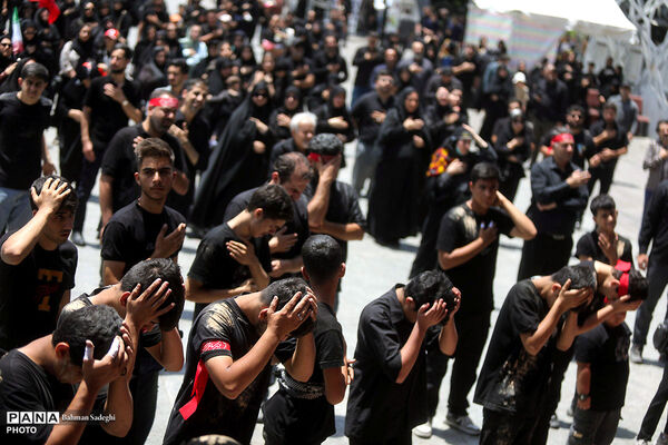 عاشورای حسینی در میدان امام حسین(ع)