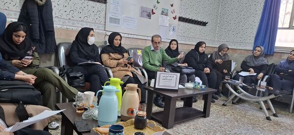 برگزاری کارگاه آموزشی بازی و یادگیری در جمع همکاران دبستان هیات امنایی ملاصدرا 
