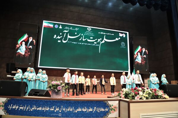 همایش بزرگ تجلیل از معلمان نمونه شهر تهران توسط وزیر آموزش و پرورش