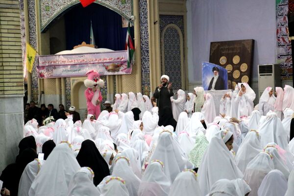 جشن تکلیف2000 نفری دانش‌آموزان زابل