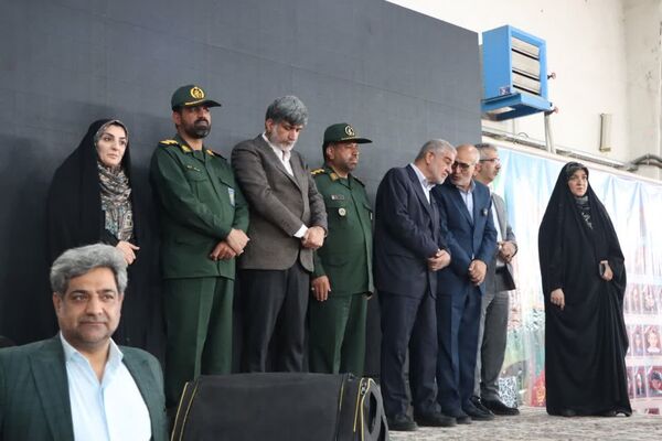 ثبت اثر انگشت هزار دانش‌آموز یزدی پای پرچم ایران