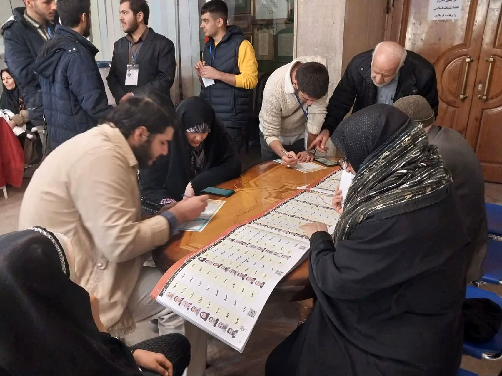 حضور پرشکوه تهرانی‌ها در پای صندوق‌های رای/ فیلم