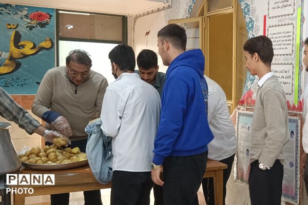 طنین زیارت عاشورا در دبیرستان نمونه دولتی شهدای علم و فناوری