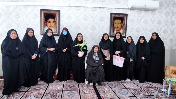 دیدار با مادر شهید به مناسبت بزرگداشت روز شهدا