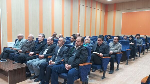 رونمایی از کتاب «پنج روایت از یک مرد زندگی» در اسدآباد