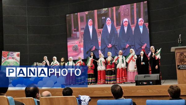 اجتماع بزرگ دانش‌آموزان بسیجی در هفته بسیج