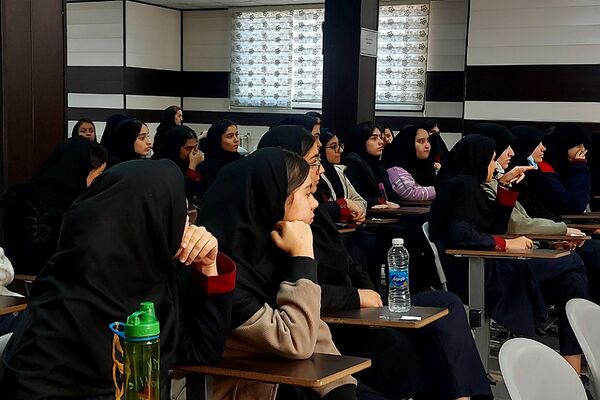 جلسه شخصیت‌سازی دختران پیشتاز مبتنی بر شاخص‌های تربیتی الگوی سوم در دبیرستان شهیدی 