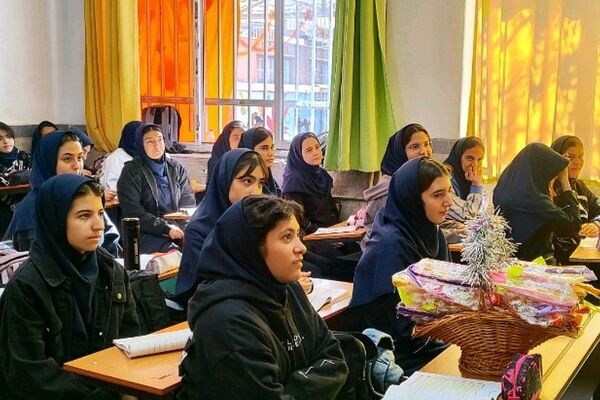 گرامیداشت و حضور پرشور مدارس اسلامشهر در راهپیمایی روز دانش‌آموز