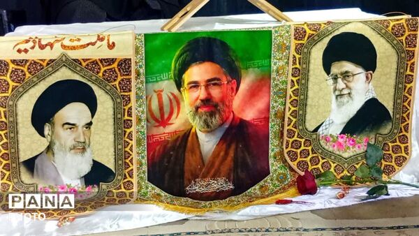 اجتماع بزرگ دختران جان فدای ایران وزنجیره دختران شقایق های دنا 