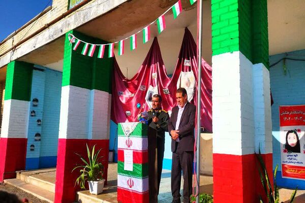 نواختن زنگ مدرسه عشق به‌مناسبت گرامیداشت هفته بسیج در شهرستان باشت