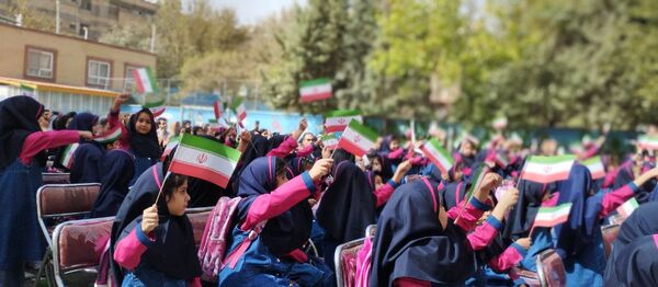 جشن شکوفه ها در دبستان شهید رضا نایب ناحیه۴ مشهد