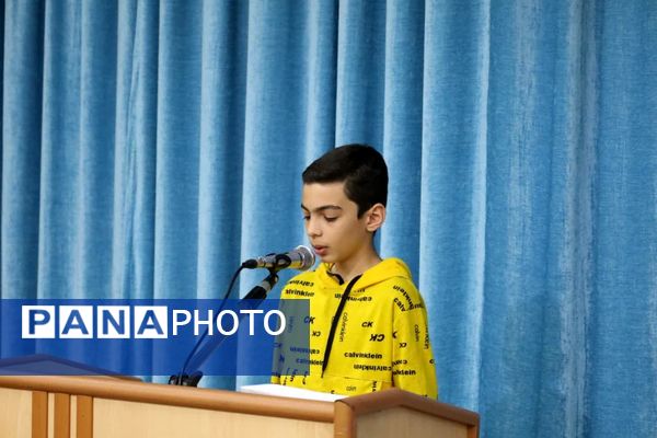 ضیافت افطاری جمعی از دانش‌آموزان با امام جمعه یزد 