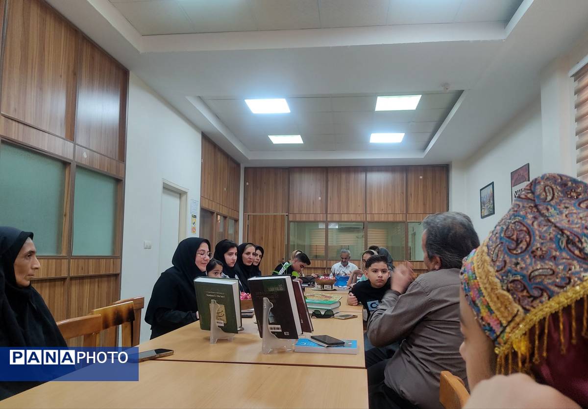 گردهمایی هنرمندان به مناسبت بزرگداشت استاد شهریار در شهرستان حاجی آباد