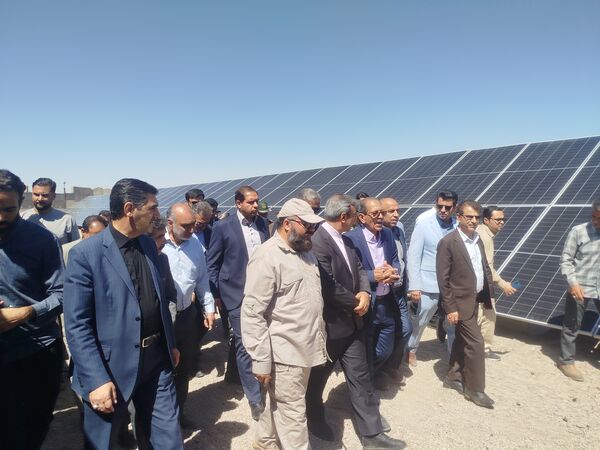 خراسان رضوی میزبان جهش انرژی پاک؛ افتتاح و کلنگ‌زنی پروژه‌های خورشیدی با حضور استاندار