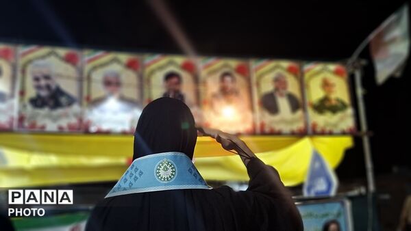 نقش‌آفرینی دانش‌آموزان آموزشگاه نمونه «دکتر توسلی» در میعادگاه بیعت با رهبری