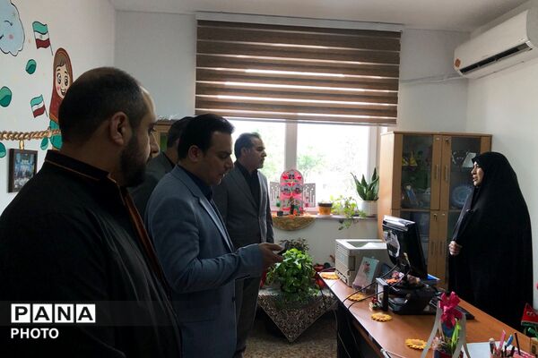 بازدید و عرض تبریک مدیر آموزش و پرورش ناحیه دو شهرری از کارکنان اداری
