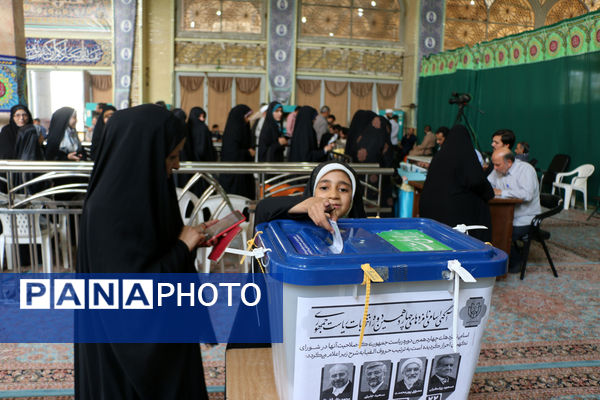 حضور نوجوانان قمی در انتخابات ریاست جمهوری -2