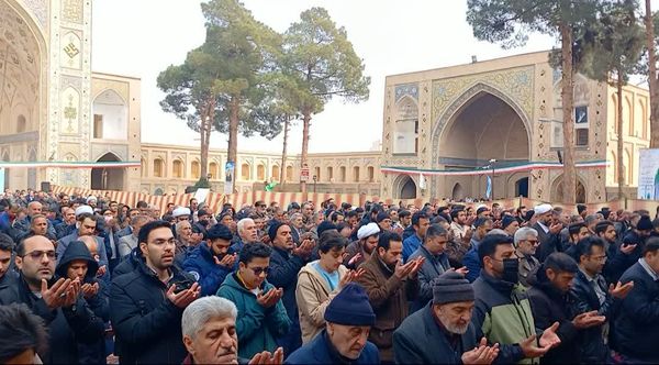 اقامه نماز پرفیض جمعه در سمنان