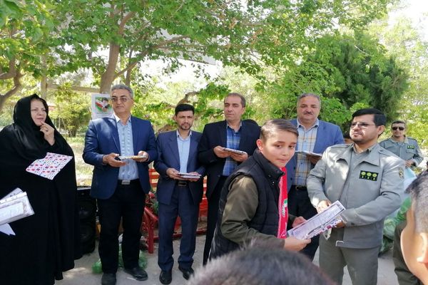 حضور دانش‌آموزان پیشتاز دبستان شهید شوشتری در کوهستان پارک شهرستان فاروج