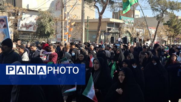 خروش مردم دامغان در راهپیمایی ۲۲ بهمن