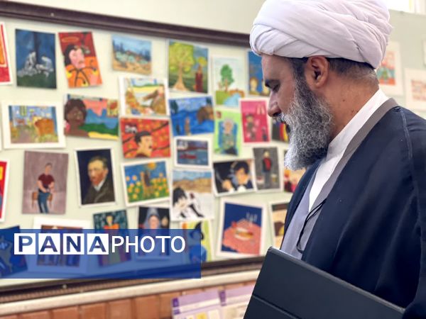 بازدید امام جمعه ملارد از نمایشگاه مشاغل هنرستان فنی و حرفه‌ای طوبی به مناسبت هفته سلامت و هفته معرفی مشاغل