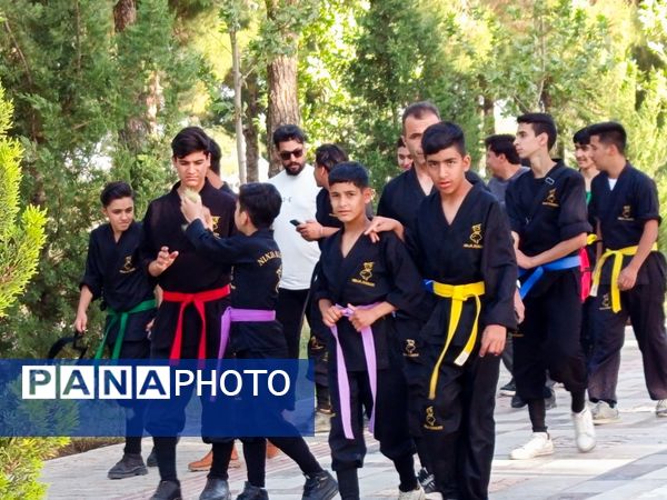 قدم هایی به عشق معلمان