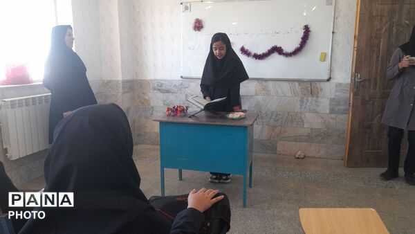 مراسم استقبال از دانش‌آموزان جدید در مدرسه هاجر 
