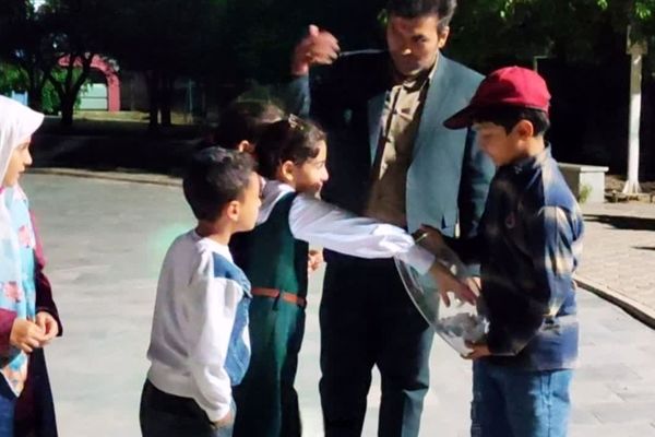 برگزاری همایش پیاده روی خانوادگی در باغ بانوان نجف آباد 