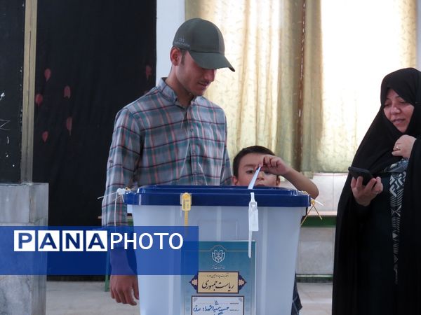 حضور پرشور مردم شهر درق در انتخابات چهاردهمین دوره ریاست‌جمهوری