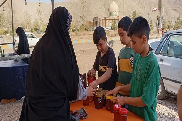 نمایشگاه محصولات بومی محلی و صنایع دستی در شهر بارنیشابور