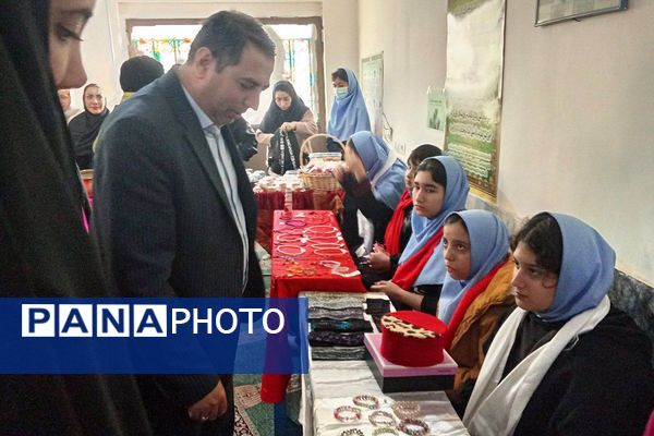 از سنت تا خلاقیت، برگزاری نمایشگاه صنایع دستی یلدا در دبیرستان توحید یک