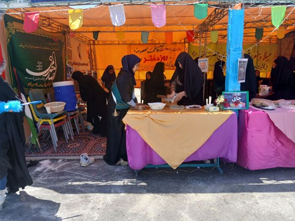 همکاری دانش آموزان خادمیار دبستان ضحی۲ با چایخانه دانش آموزی حضرت رضا(ع) شیروان