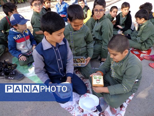 دورهمی «صبحانه سالم»  در دبستان شهدای غزه قم