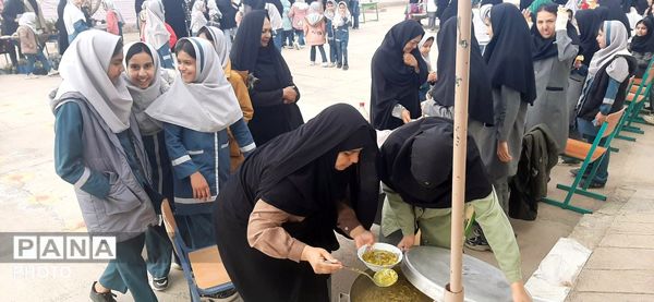 بازارچه دانش آموزی در دبیرستان حاج مهدی روحانی خلیل آباد