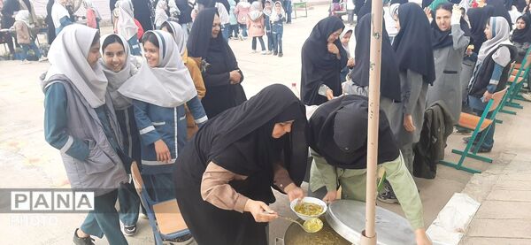بازارچه دانش آموزی در دبیرستان حاج مهدی روحانی خلیل آباد