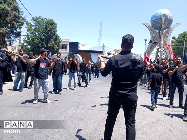 اوج ارادت مردم کرج به سرور آزادگان جهان  در عاشورای حسینی
